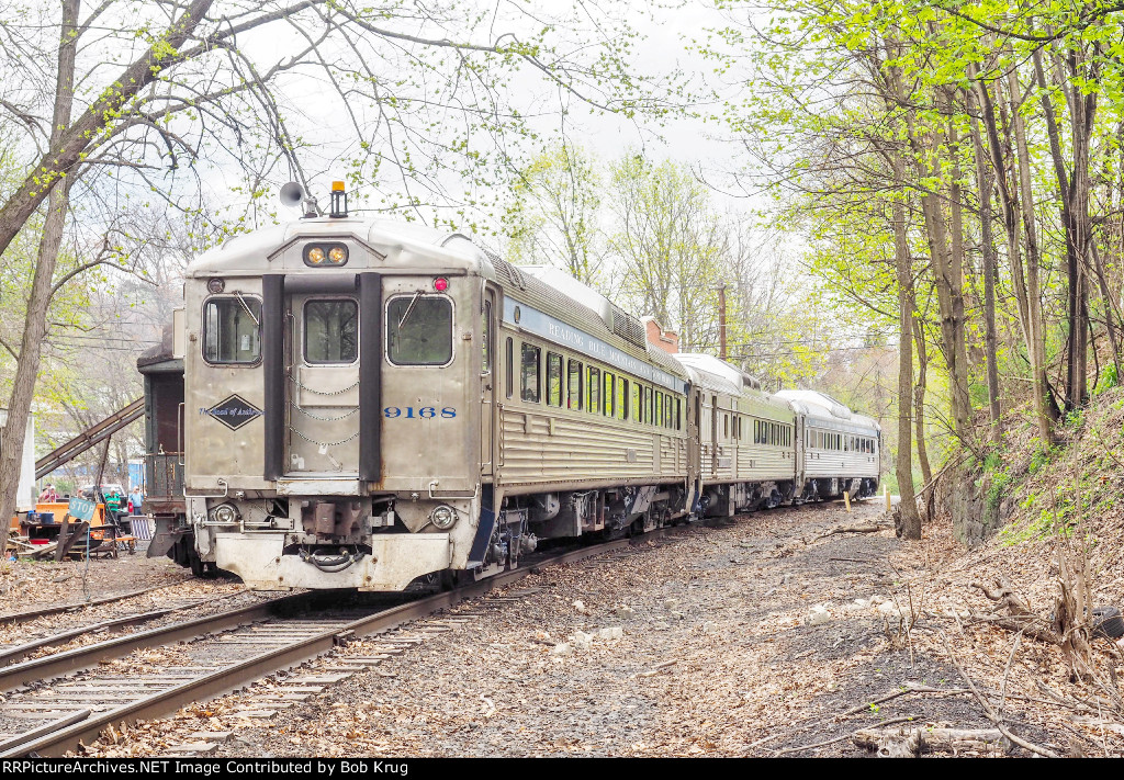 The RDC excursion train pauses at Minersville 